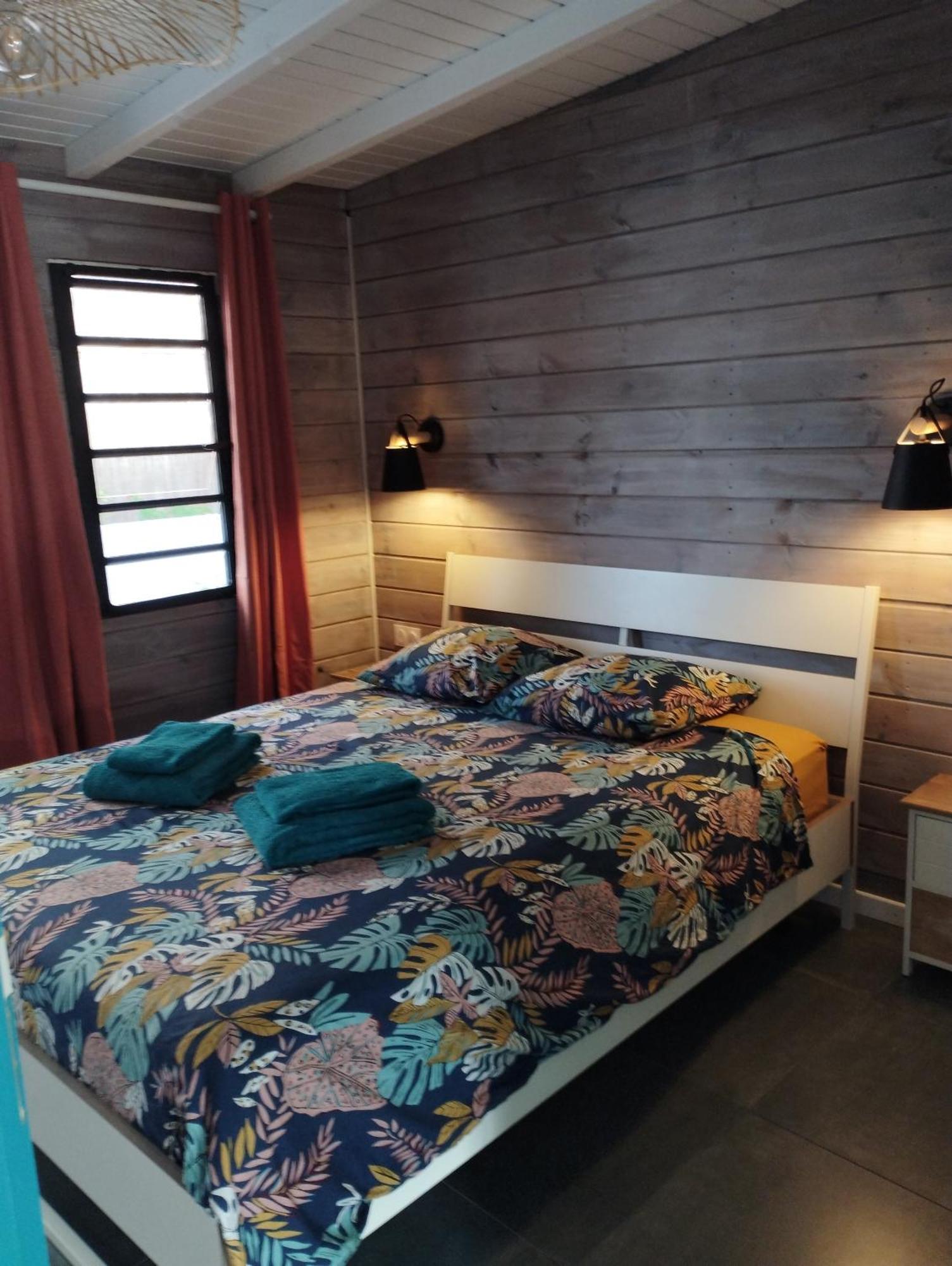 Les Coulirooms - Gite Sainte-Anne  Esterno foto